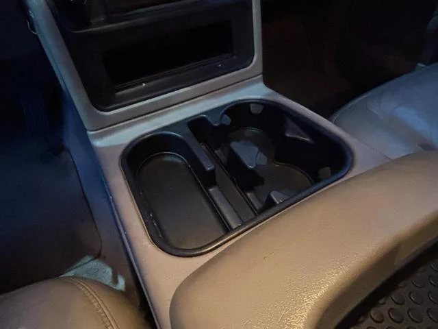 Chevrolet SUBURBAN 31