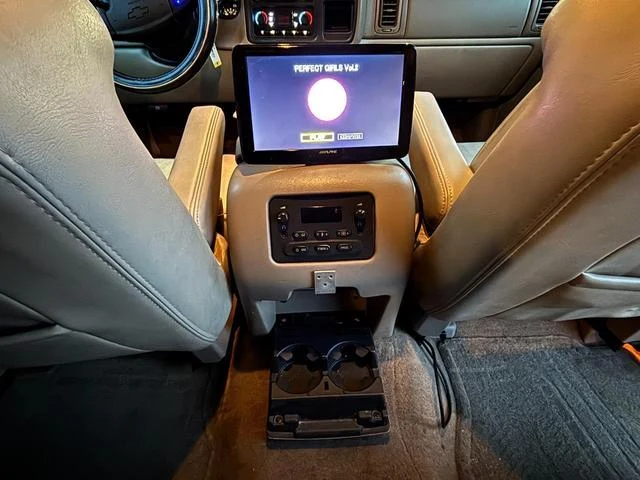 Chevrolet SUBURBAN 42