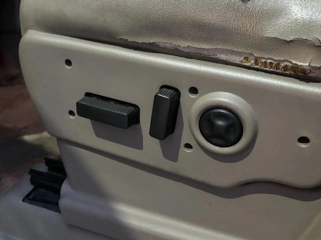 Chevrolet SUBURBAN 33