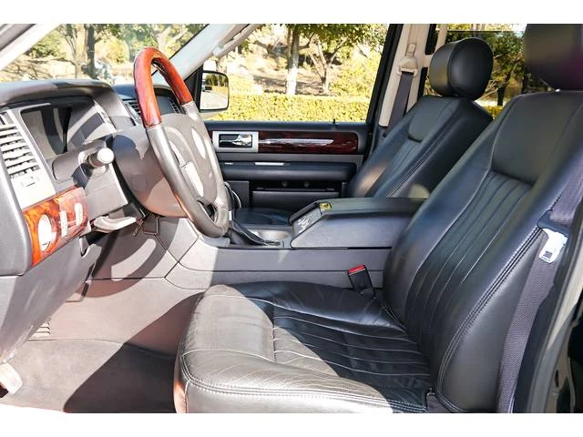 Lincoln NAVIGATOR 28