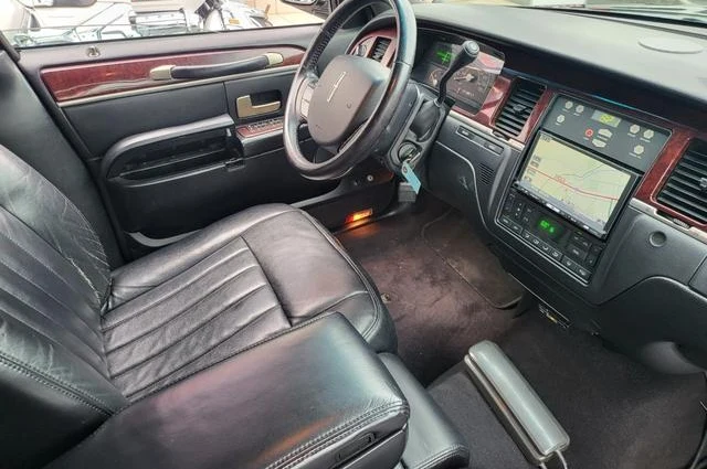 Lincoln LIMOUSINE 13