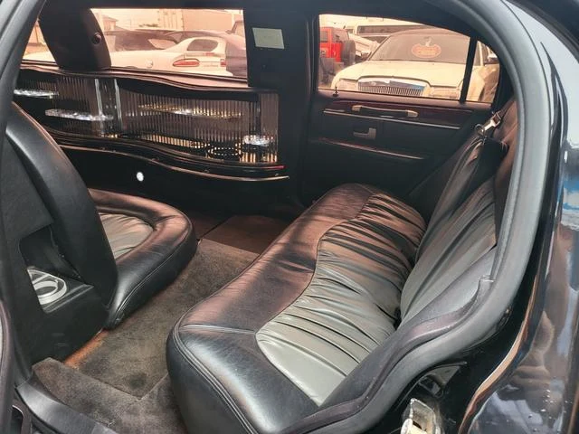 Lincoln LIMOUSINE 6