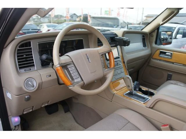 Lincoln NAVIGATOR 9