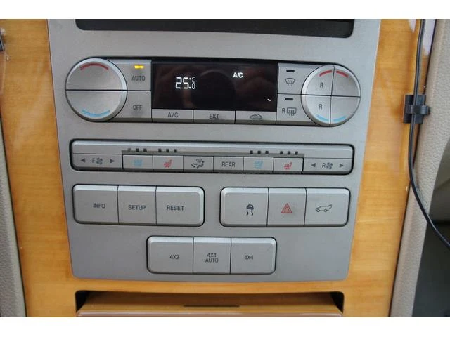 Lincoln NAVIGATOR 34
