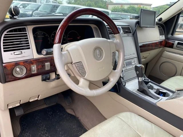 Lincoln NAVIGATOR 4