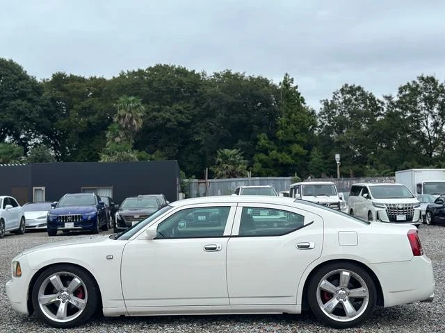 Dodge CHARGER 4