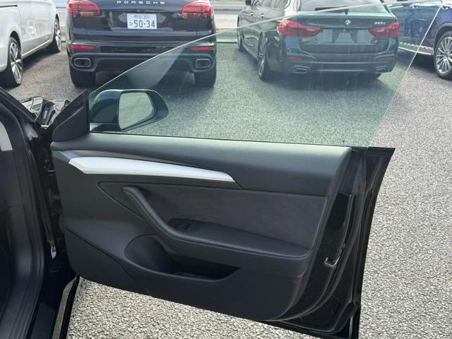 Tesla MODEL 3 33