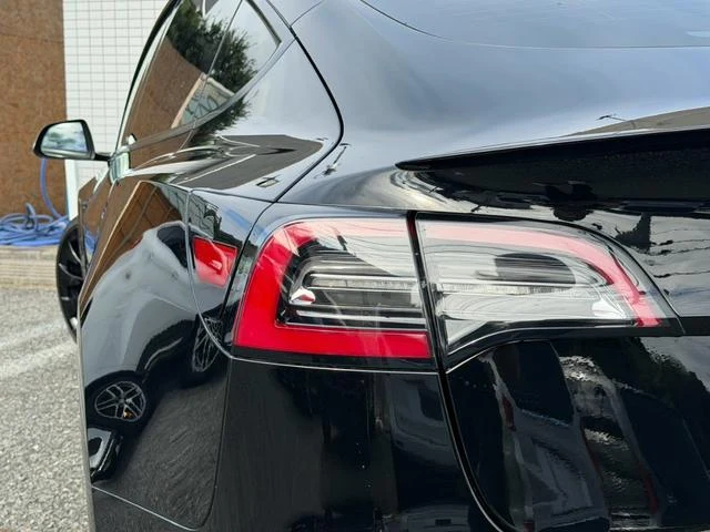 Tesla MODEL 3 10