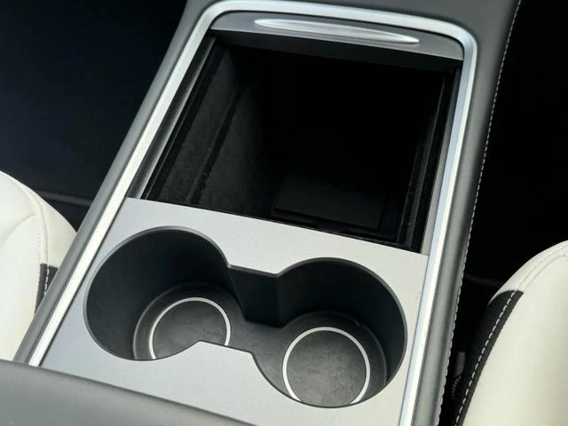 Tesla MODEL 3 28