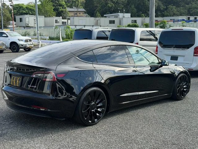 Tesla MODEL 3 37