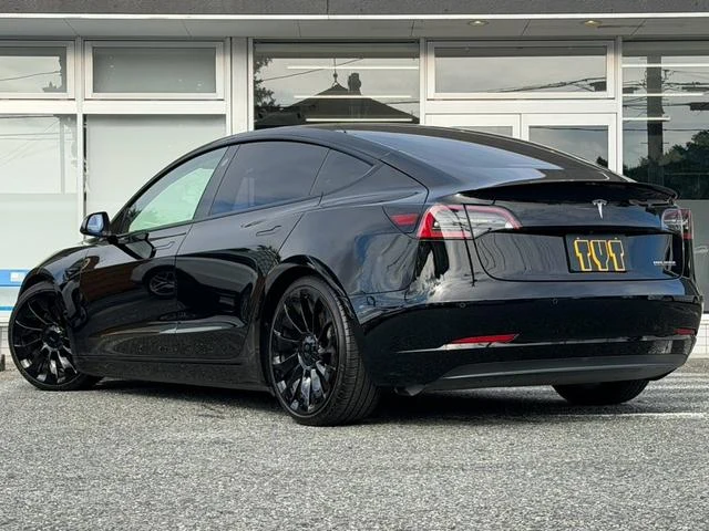 Tesla MODEL 3 2