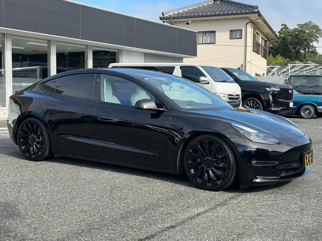 Tesla MODEL 3 36
