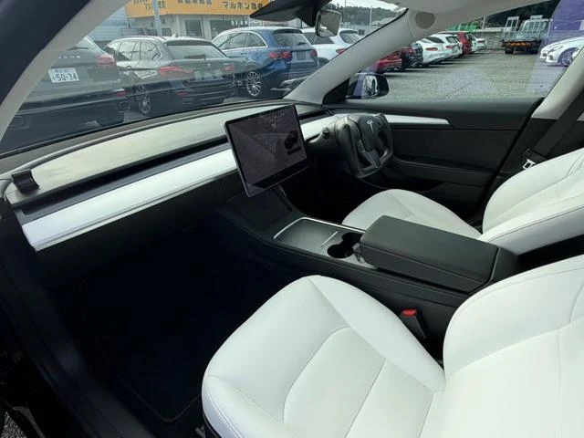 Tesla MODEL 3 11
