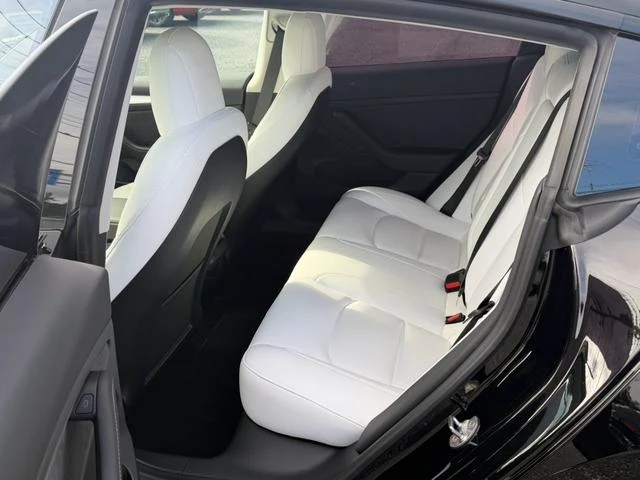 Tesla MODEL 3 17