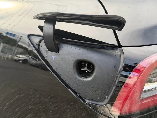 Tesla MODEL 3 26