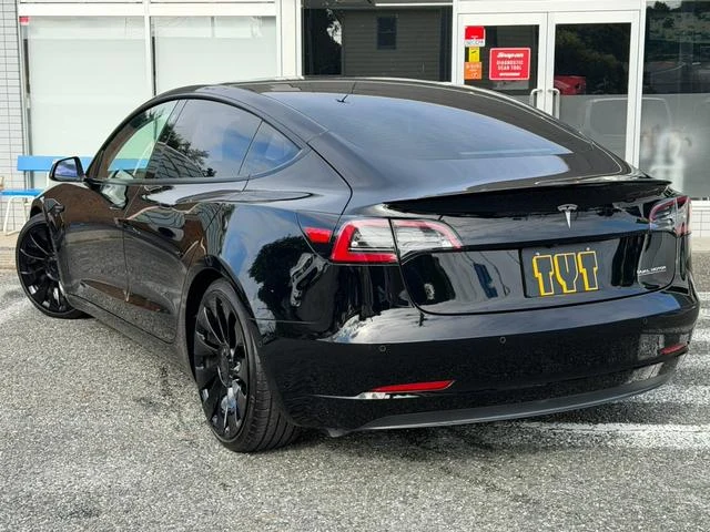 Tesla MODEL 3 8
