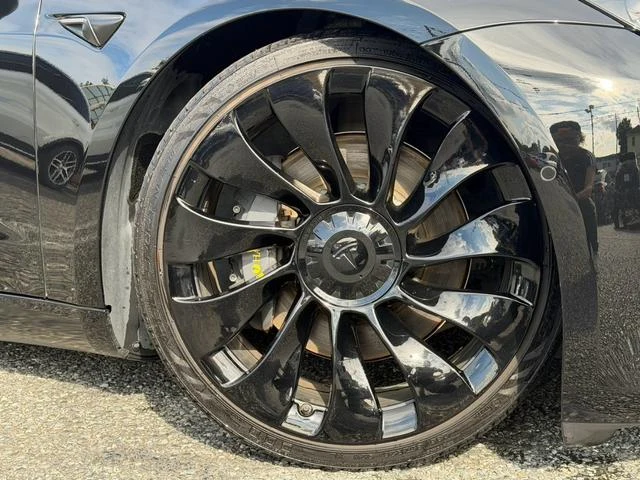 Tesla MODEL 3 6