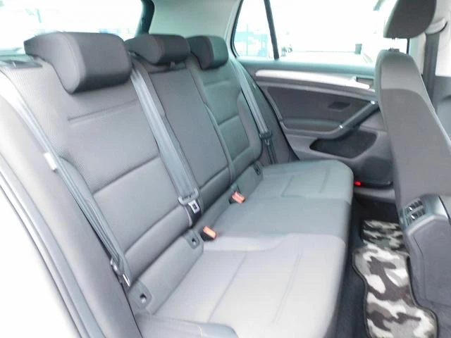 Volkswagen GOLF 38
