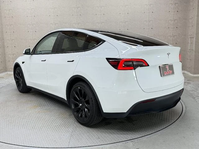 Tesla MODEL 13