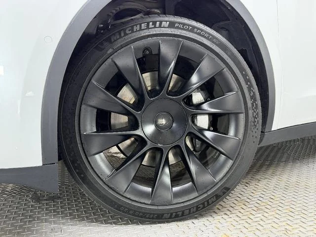 Tesla MODEL 19
