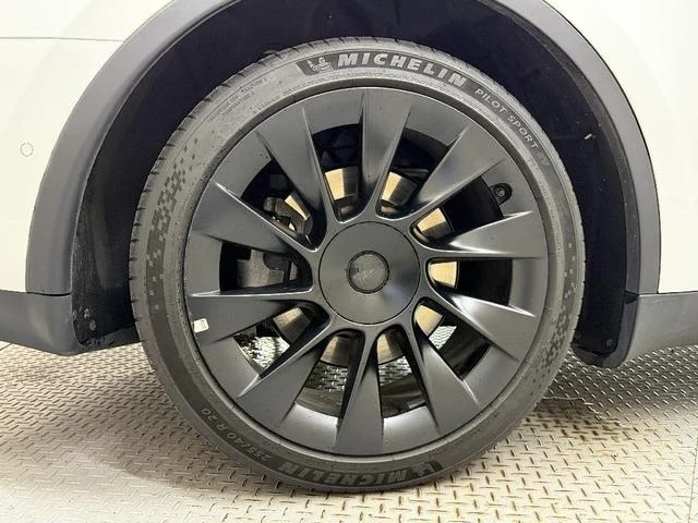 Tesla MODEL 21