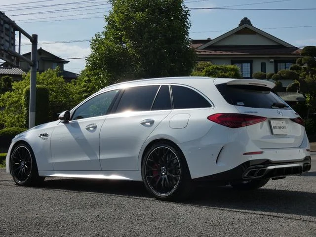 MERCEDES AMG C-CLASS 3