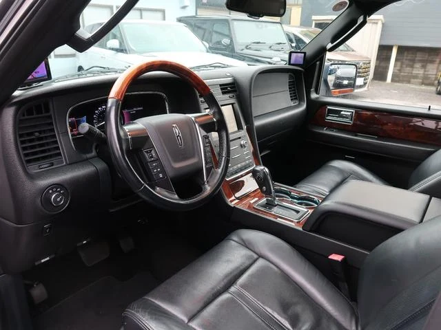 Lincoln NAVIGATOR 33