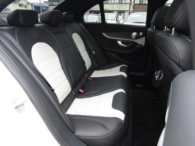 MERCEDES AMG C-CLASS 55