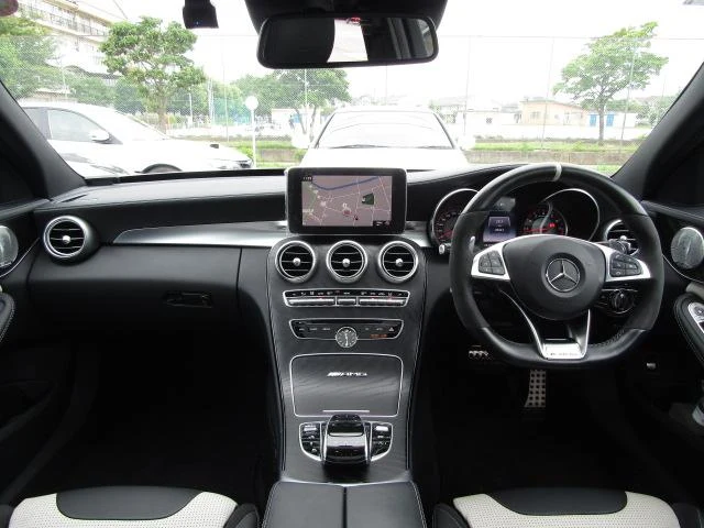 MERCEDES AMG C-CLASS 3