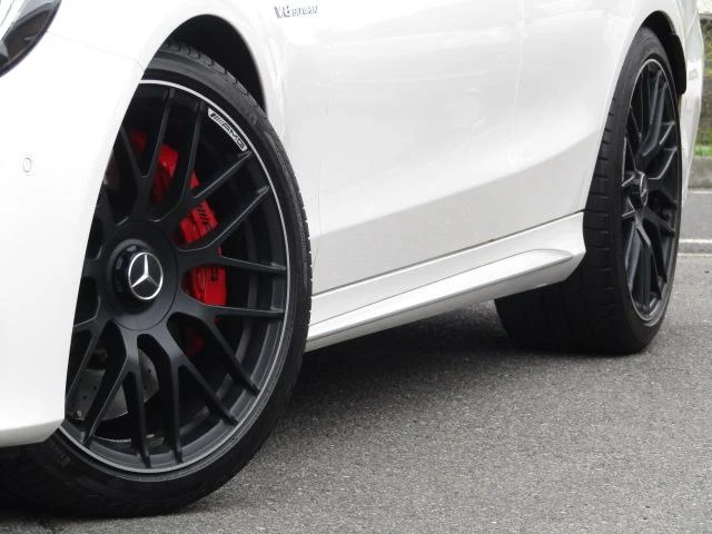 MERCEDES AMG C-CLASS 33