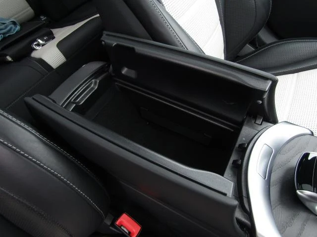 MERCEDES AMG C-CLASS 32