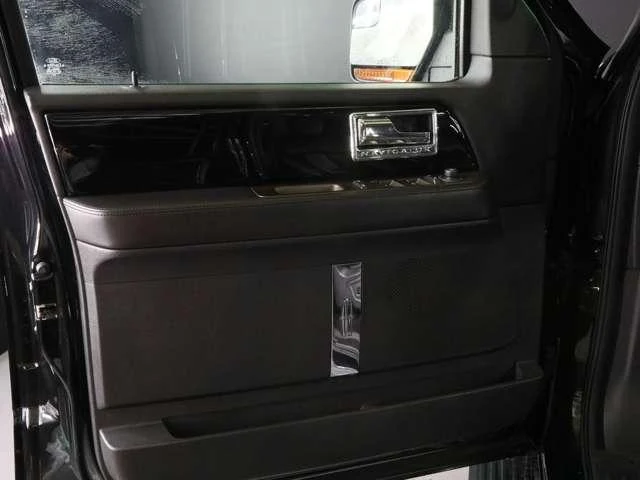 Lincoln NAVIGATOR 23