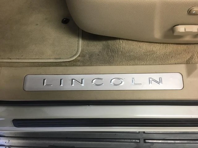 Lincoln NAVIGATOR 26