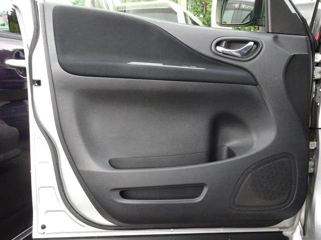 Nissan SERENA 47