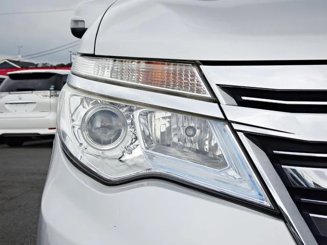 Nissan SERENA 61