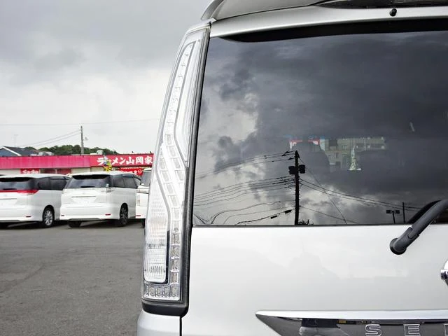 Nissan SERENA 63