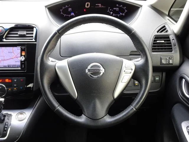 Nissan SERENA 26