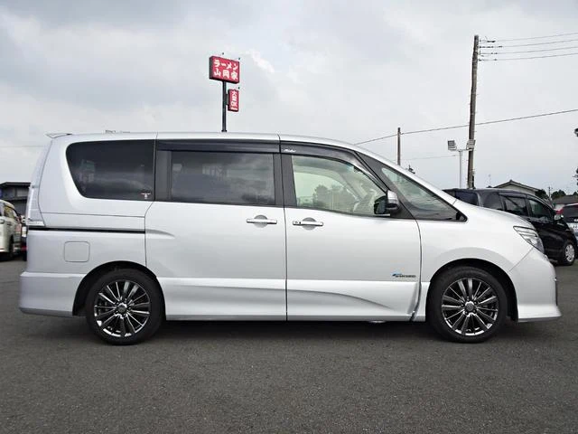 Nissan SERENA 55