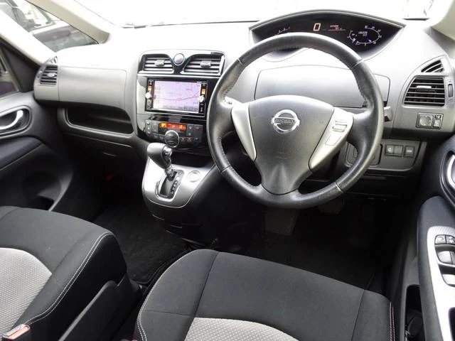 Nissan SERENA 9