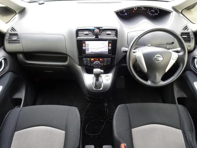 Nissan SERENA 8