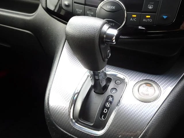 Nissan SERENA 33