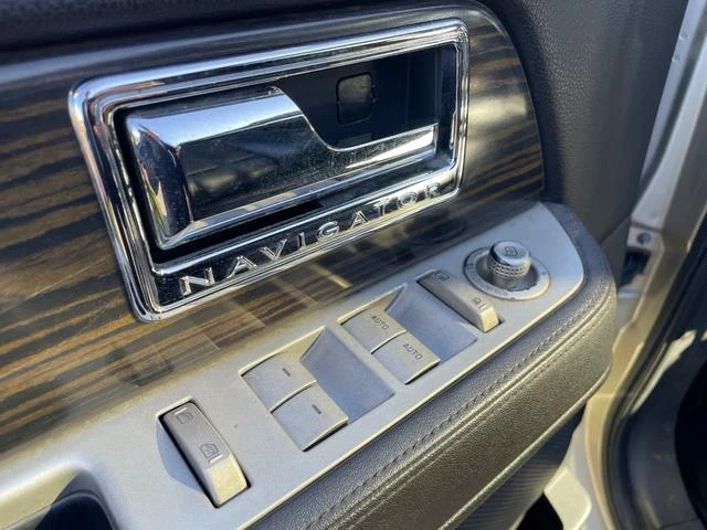 Lincoln NAVIGATOR 26