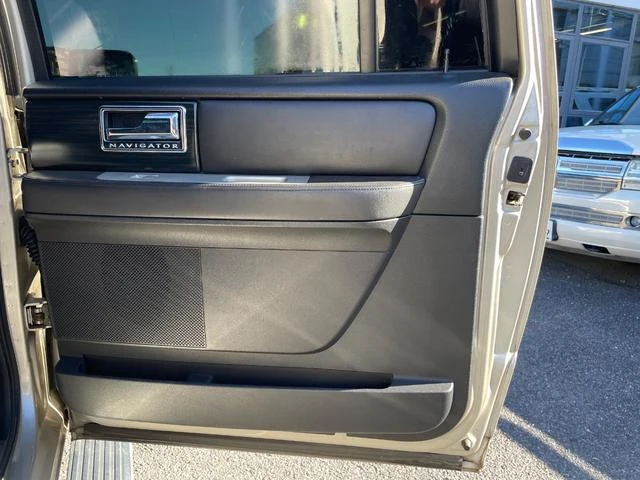 Lincoln NAVIGATOR 19