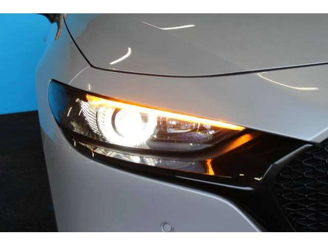 Mazda MAZDA3 10