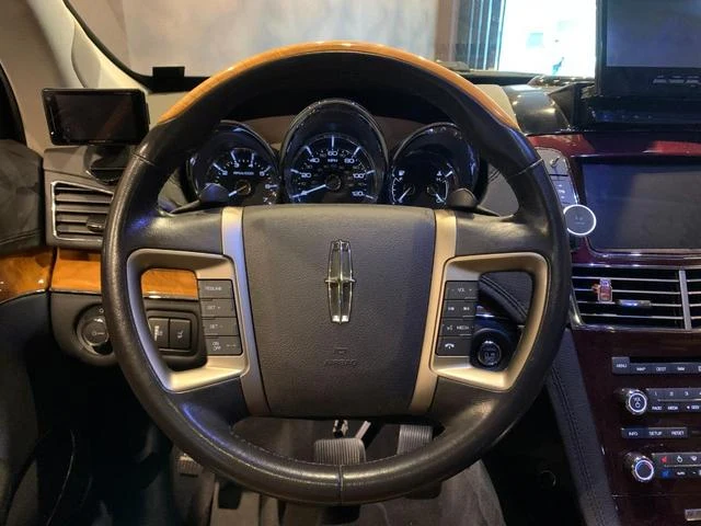 Lincoln MKT 26