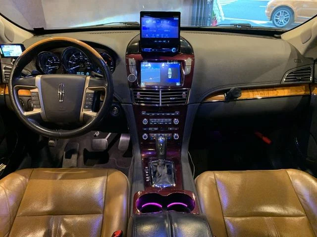 Lincoln MKT 16