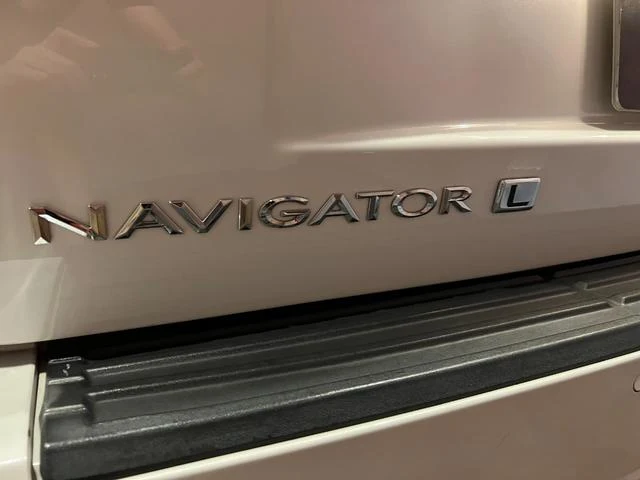 Lincoln NAVIGATOR 10