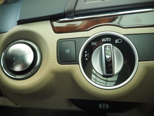 MERCEDES BENZ E-CLASS 11