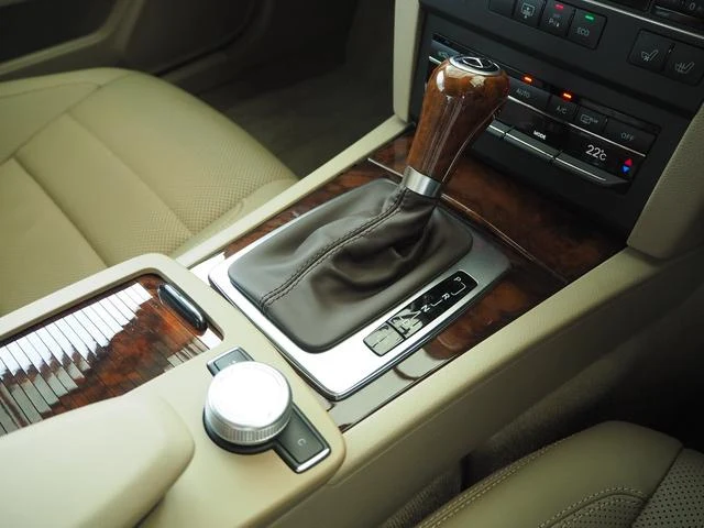 MERCEDES BENZ E-CLASS 32