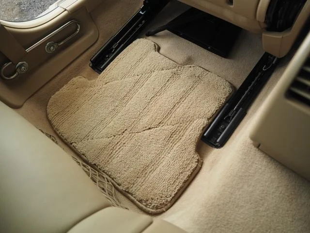 MERCEDES BENZ E-CLASS 44